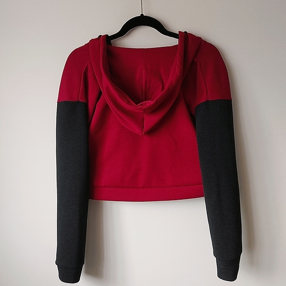 Small cropped Gymshark hoodie - Picture 2 of 5